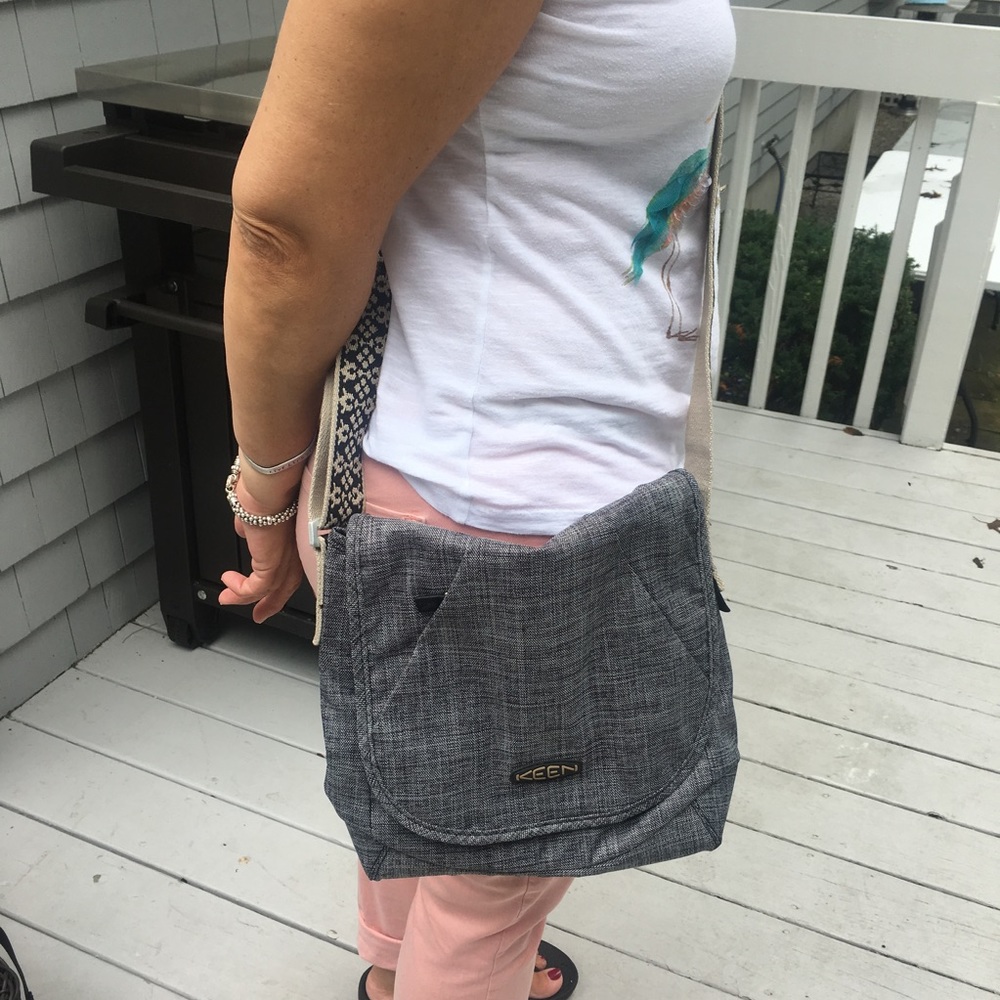 Keen cross body bag